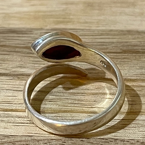 925 Solid Sterling Silver Bypass Style Garnet Gemstone Ring Size 7.75 - Picture 6 of 7